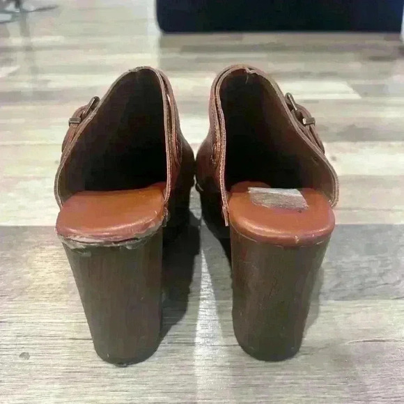 TRUE CRAFT Blair Heeled Clog Size 6 1/2 Brown Accent Buckle Strap Brass Studs - Picture 4 of 4